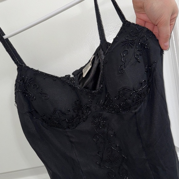 Elegant Black Beaded Dress - Picture 2 of 6